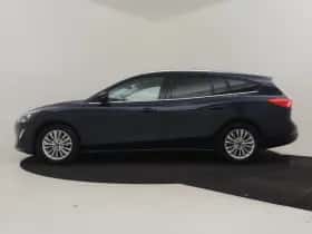 Ford Focus (2021) thumbnail 3