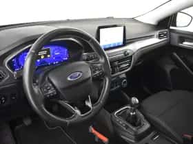 Ford Focus (2021) thumbnail 4