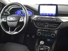 Ford Focus (2021) thumbnail 5