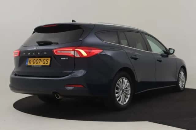 Ford Focus (2021) thumbnail 2