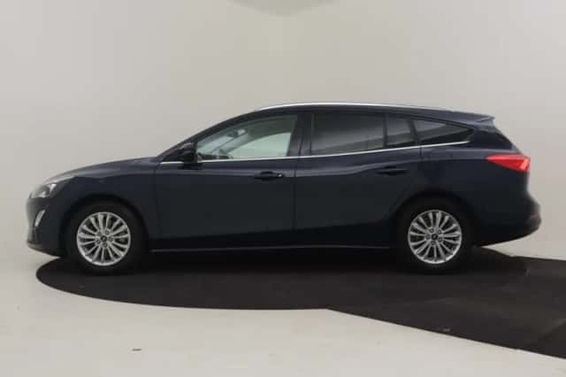 Ford Focus (2021) thumbnail 3
