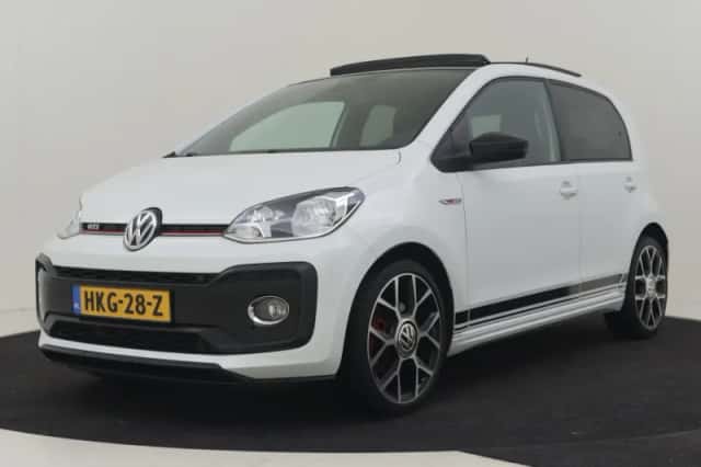 Volkswagen Up! (2018) thumbnail 1