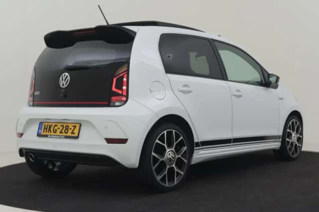 Volkswagen Up! (2018) thumbnail 3