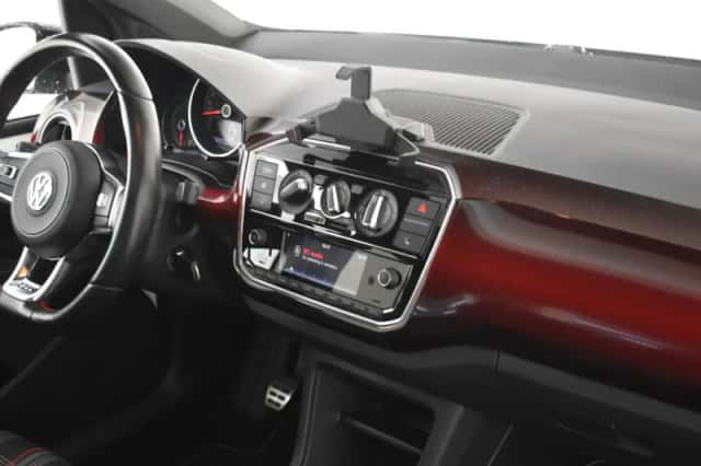 Volkswagen Up! (2018) thumbnail 5