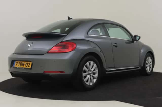 Volkswagen Beetle (2014) thumbnail 2
