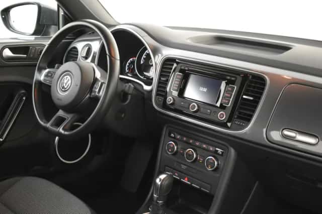 Volkswagen Beetle (2014) thumbnail 4