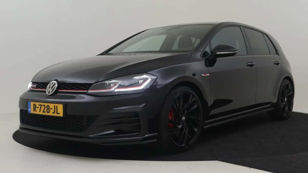 Volkswagen Golf (2019) — foto 1