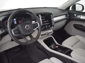 Volvo XC40 (2021) thumbnail 4