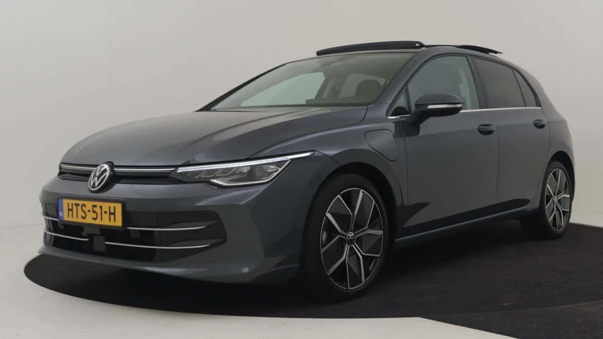 Volkswagen Golf (2025) — foto 1