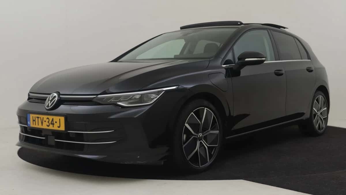 Volkswagen Golf (2025) — foto 1