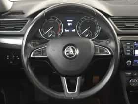 Škoda Superb (2017) thumbnail 16