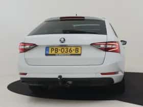 Škoda Superb (2017) thumbnail 22