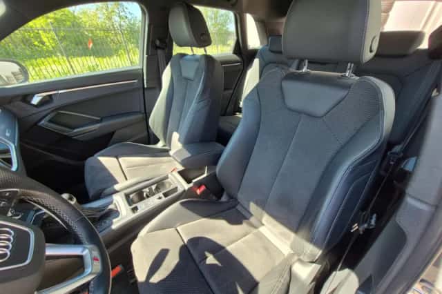 Audi Q3 (2021) thumbnail 3