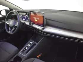 Volkswagen Golf (2025) thumbnail 6