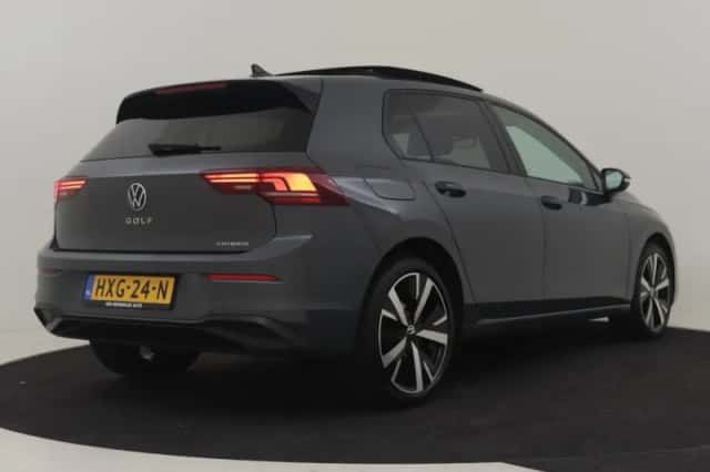 Volkswagen Golf (2025) thumbnail 2