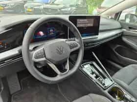 Volkswagen Golf (2025) thumbnail 2