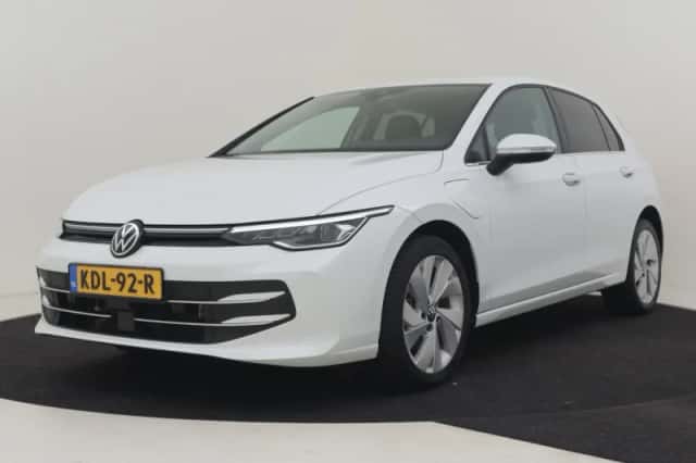 Volkswagen Golf (2025) thumbnail 1