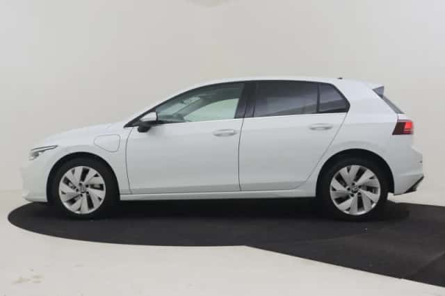 Volkswagen Golf (2025) thumbnail 3