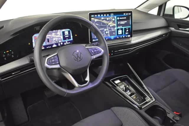 Volkswagen Golf (2025) thumbnail 4