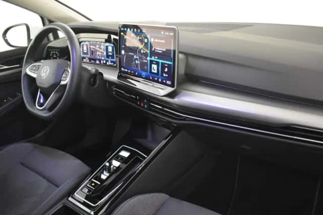 Volkswagen Golf (2025) thumbnail 6