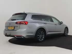 Volkswagen Passat (2021) thumbnail 2