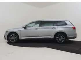 Volkswagen Passat (2021) thumbnail 3