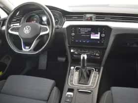 Volkswagen Passat (2021) thumbnail 5