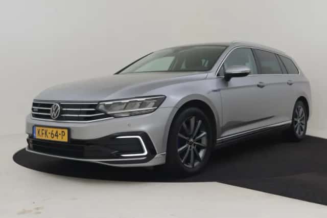 Volkswagen Passat (2021) thumbnail 1