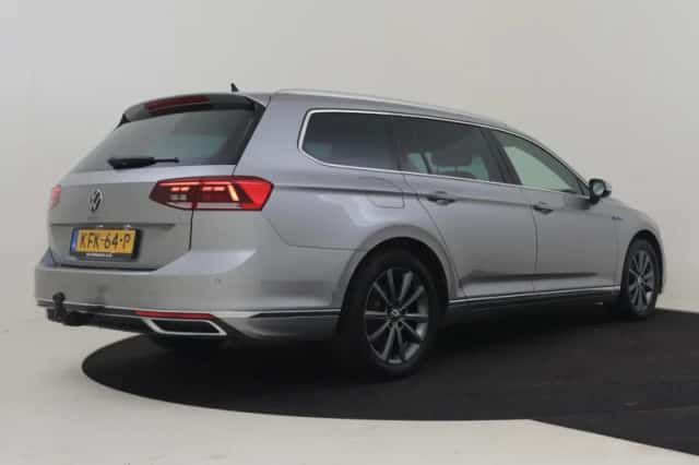 Volkswagen Passat (2021) thumbnail 2