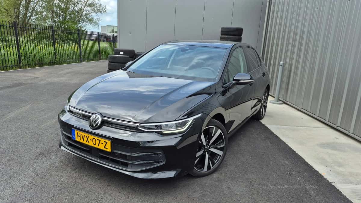 Volkswagen Golf (2025) — foto 1