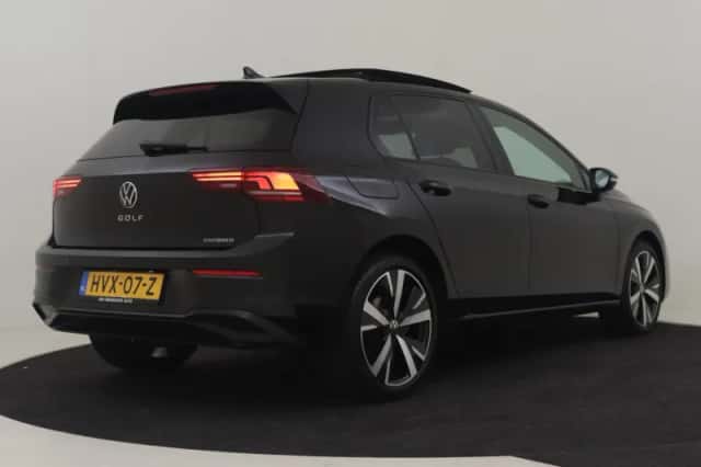 Volkswagen Golf (2025) thumbnail 2