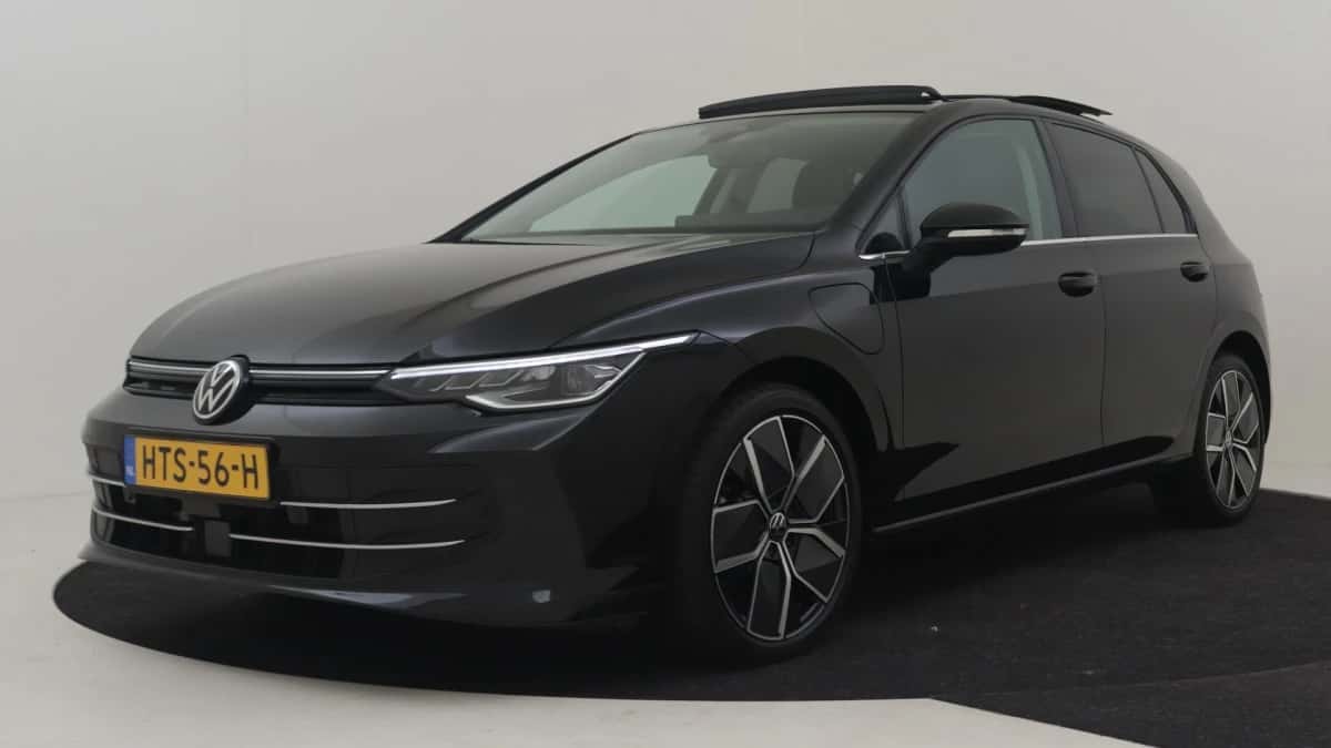 Volkswagen Golf (2025) — foto 1