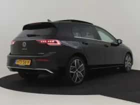 Volkswagen Golf (2025) thumbnail 2