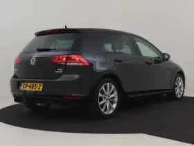 Volkswagen Golf (2015) thumbnail 2