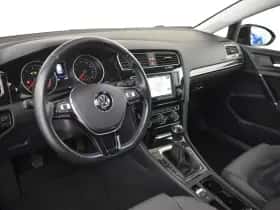 Volkswagen Golf (2015) thumbnail 4