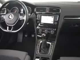 Volkswagen Golf (2015) thumbnail 5