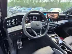 Volkswagen Tiguan (2025) thumbnail 2