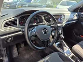 Volkswagen T-Roc (2021) thumbnail 2