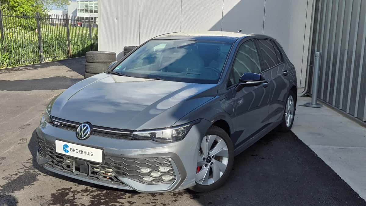 Volkswagen Golf (2025) — foto 1