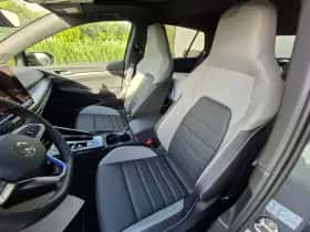 Volkswagen Golf (2025) thumbnail 3