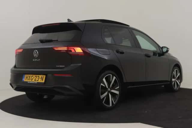 Volkswagen Golf (2025) thumbnail 2