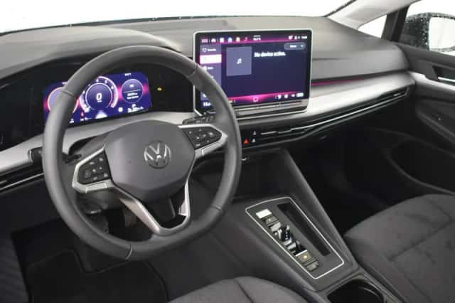Volkswagen Golf (2025) thumbnail 4