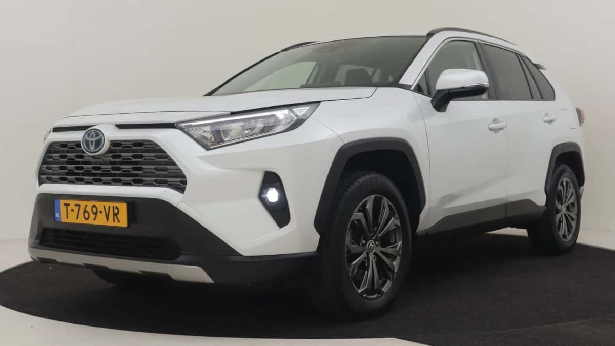 Toyota RAV4 (2023) — foto 1