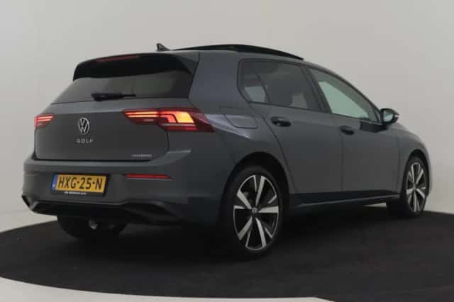 Volkswagen Golf (2025) thumbnail 2