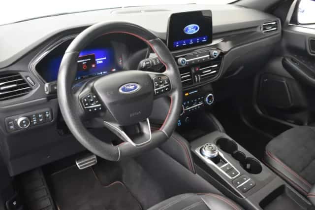 Ford Kuga (2021) thumbnail 4