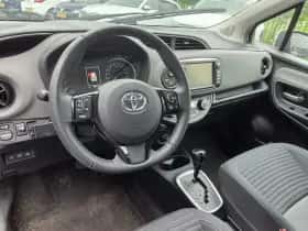 Toyota Yaris (2020) thumbnail 2