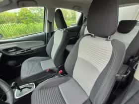Toyota Yaris (2020) thumbnail 3