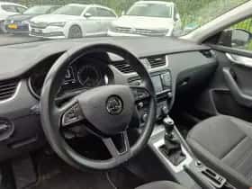 Škoda Octavia (2019) thumbnail 2