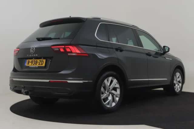 Volkswagen Tiguan (2022) thumbnail 2