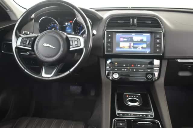 Jaguar F-Pace (2018) thumbnail 5